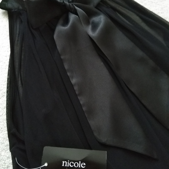 Nicole Miller tunic with satin border and back bow - Picture 6 of 7